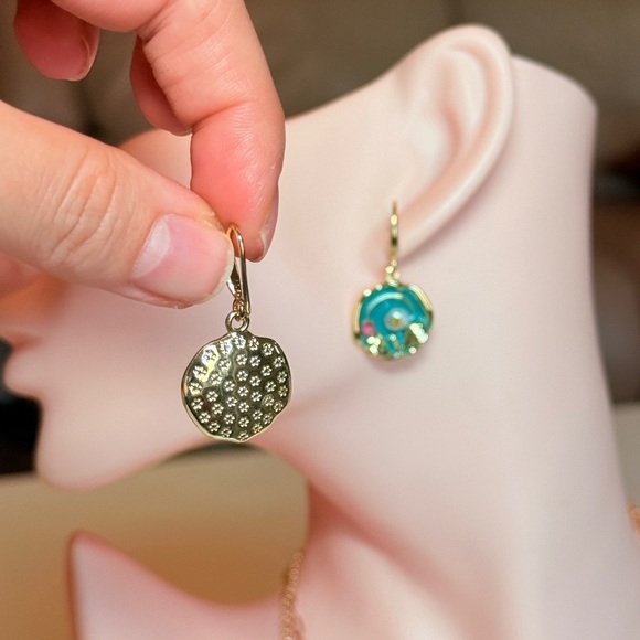 Elegant Gold and Blue Floral Earrings - Picture 8 of 10